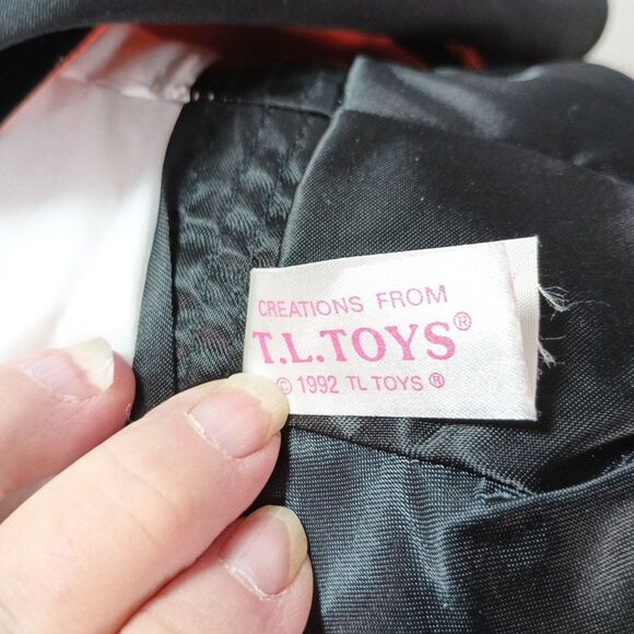 Vtg 1992 TL Toys Dracula Doll 21" Plush Nylon Vampire Count Halloween Decor - Picture 8 of 16